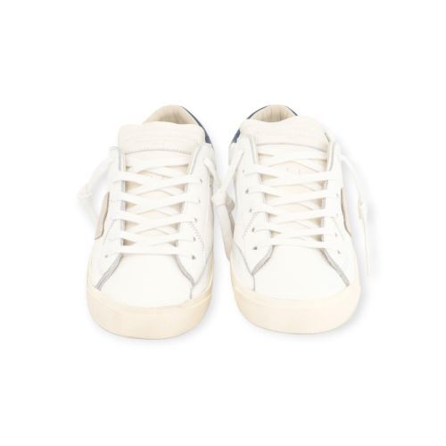Philippe Model PRSX low heren sneaker wit leer met blauw. Philippe Model PRSX low heren sneaker wit leer met blauw.