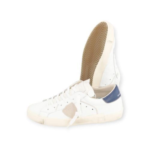 Philippe Model PRSX low heren sneaker wit leer met blauw. Philippe Model PRSX low heren sneaker wit leer met blauw.
