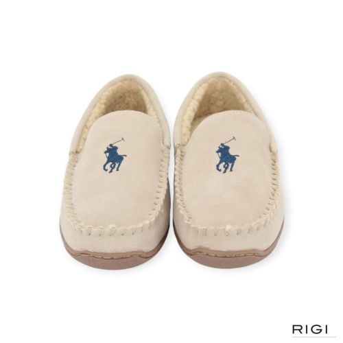 Polo Ralph Lauren Brenan pantoffel voor heren in beige suède. Polo Ralph Lauren Brenan pantoffel voor heren in beige suède.