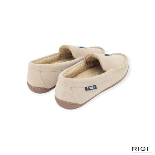 Polo Ralph Lauren Brenan pantoffel voor heren in beige suède. Polo Ralph Lauren Brenan pantoffel voor heren in beige suède.