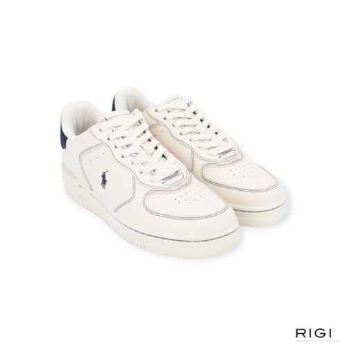 Polo Ralph Lauren masters Court in offwit leer met blauw suède voor heren. Polo Ralph Lauren masters Court in offwit leer met blauw suède voor heren.