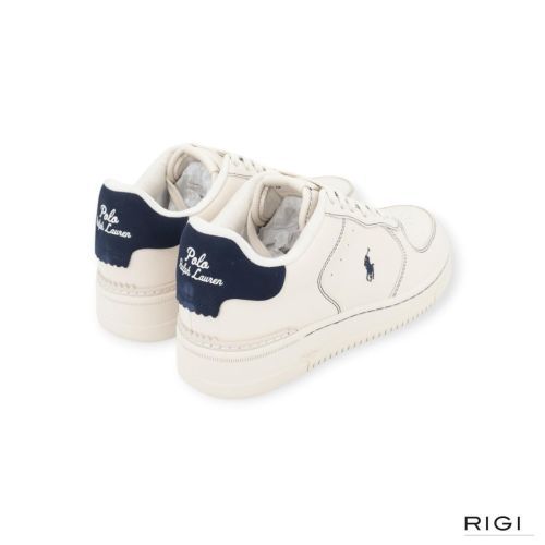 Polo Ralph Lauren masters Court in offwit leer met blauw suède voor heren. Polo Ralph Lauren masters Court in offwit leer met blauw suède voor heren.