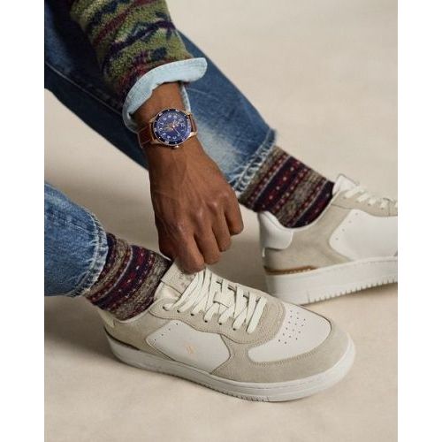 Polo Ralph Lauren Masters Court sneaker in offwit met zand suède voor heren. Polo Ralph Lauren Masters Court sneaker in offwit met zand suède voor heren.