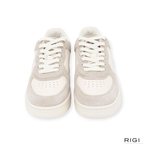 Polo Ralph Lauren Masters Court sneaker in offwit met zand suède voor heren. Polo Ralph Lauren Masters Court sneaker in offwit met zand suède voor heren.