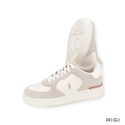 Polo Ralph Lauren Masters Court sneaker in offwit met zand suède voor heren. Polo Ralph Lauren Masters Court sneaker in offwit met zand suède voor heren.