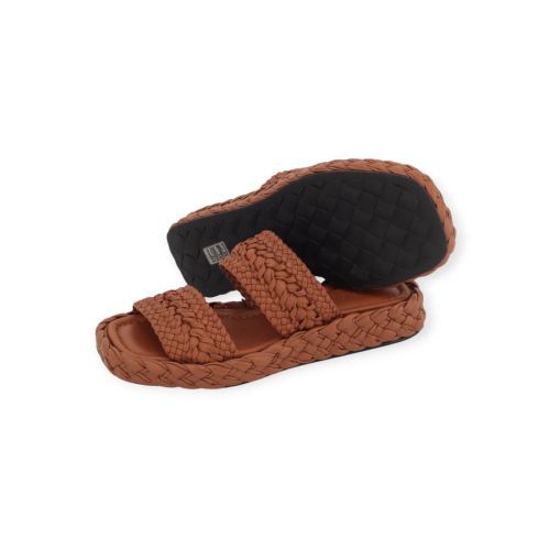 Pons Quintana Malta slipper in cognac tressée voor dames. Pons Quintana Malta slipper in cognac tressée voor dames.