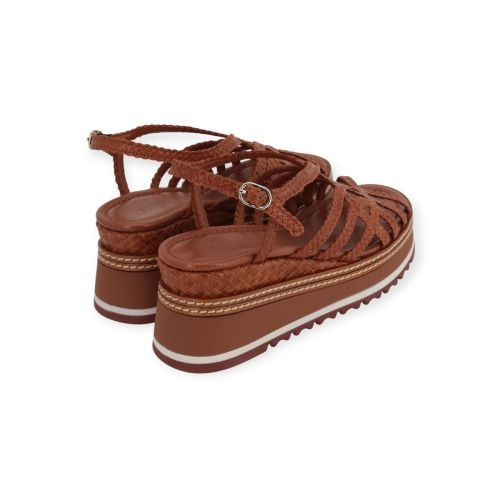 Pons Quintana Valeri sandaal in cognac tressé voor dames. Pons Quintana Valeri sandaal in cognac tressé voor dames.