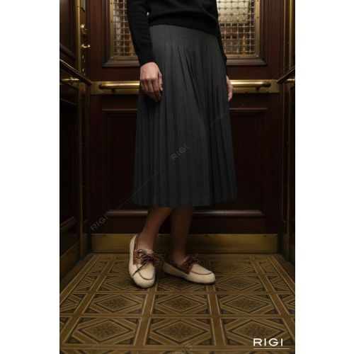 Posa Boat Loafer Alpina in cognac leer met beige wol voor dames. 
