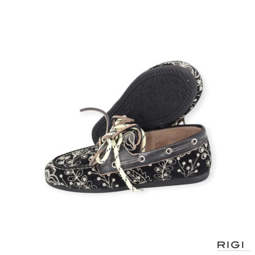Posa Boat loafer Botanic in zwart suède voor dames. Posa Boat loafer Botanic in zwart suède voor dames.