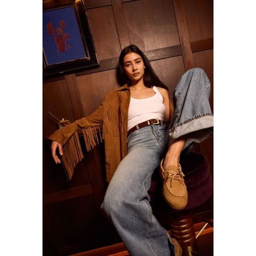 Posa boat loafer, bootschoen in camel (tan) suède voor dames. Posa boat loafer, bootschoen in camel (tan) suède voor dames.