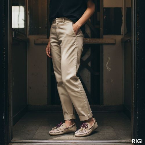 Posa Boat Loafer Fringe Coloured Stitch voor dames in zand suède.