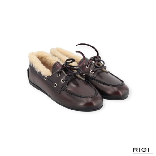 Posa Boat loafer Fur mocassin in burgundy, bordeaux leer voor dames. Posa Boat loafer Fur mocassin in burgundy, bordeaux leer voor dames.