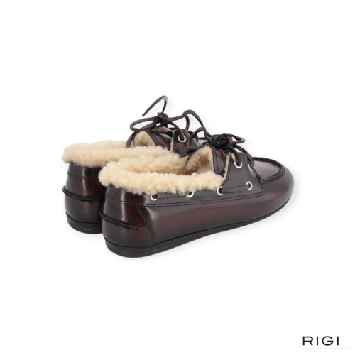Posa Boat loafer Fur mocassin in burgundy, bordeaux leer voor dames. Posa Boat loafer Fur mocassin in burgundy, bordeaux leer voor dames.