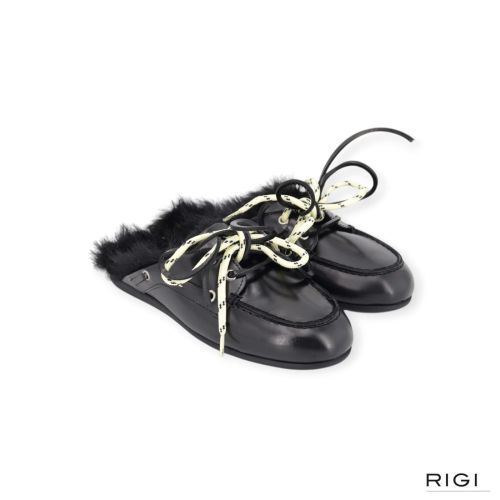 Posa boat loafer mule hairy fur dames slipper in zwart leer.