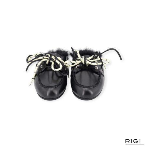 Posa boat loafer mule hairy fur dames slipper in zwart leer.