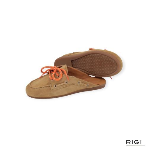 Posa Boatloafer muil, slipper in beige / tan suède voor dames.