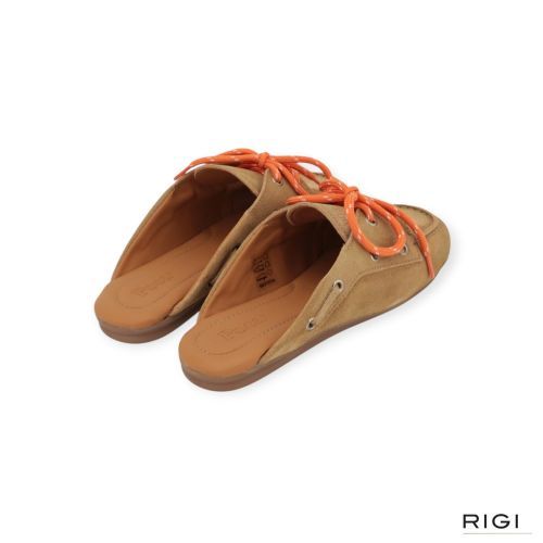 Posa Boatloafer muil, slipper in beige / tan suède voor dames.