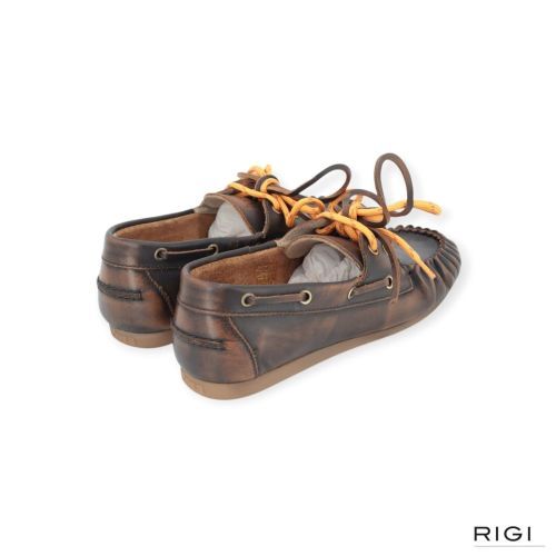 Posa Boat Loafer Wrinkled Brushed in donkerbruin leer voor dames. Posa Boat Loafer Wrinkled Brushed in donkerbruin leer voor dames.