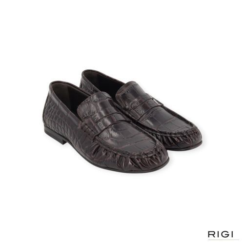 Posa penny loafer wrinkle croco PW43 in bordeaux crocco leer voor dames. Posa penny loafer wrinkle croco PW43 in bordeaux crocco leer voor dames.