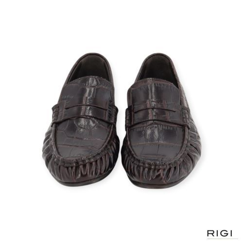 Posa penny loafer wrinkle croco PW43 in bordeaux crocco leer voor dames. Posa penny loafer wrinkle croco PW43 in bordeaux crocco leer voor dames.