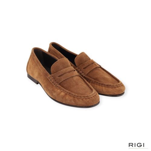 Posa Penny Loafer Wrinkle mocassin in cognac suède voor dames. 