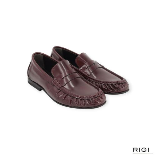 Posa loafer wrinkle mocassin in bordeaux lakleer voor dames. Posa loafer wrinkle mocassin in bordeaux lakleer voor dames.