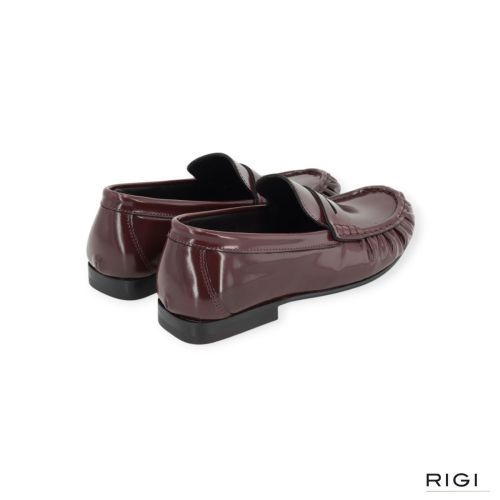 Posa loafer wrinkle mocassin in bordeaux lakleer voor dames. Posa loafer wrinkle mocassin in bordeaux lakleer voor dames.
