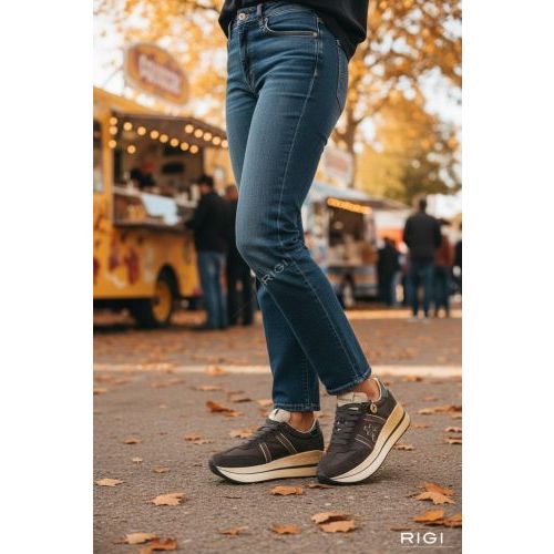 Premiata Bethcoin 8505 sneaker voor dames in grijs suède. Premiata Bethcoin 8505 sneaker voor dames in grijs suède.