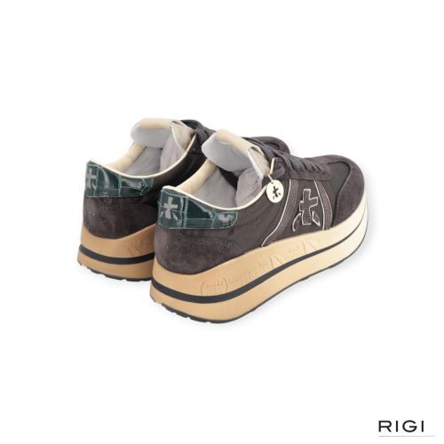 Premiata Bethcoin 8505 sneaker voor dames in grijs suède. Premiata Bethcoin 8505 sneaker voor dames in grijs suède.