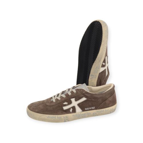 Premiata David var 8094 heren sneaker in het bruin suede. Premiata David var 8094 heren sneaker in het bruin suede.