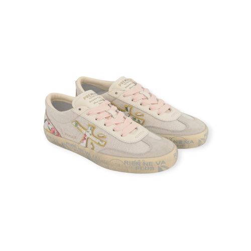 Premiata Davidd var 8103 dames sneaker in het off wit stof en suede. Premiata Davidd var 8103 dames sneaker in het off wit stof en suede.