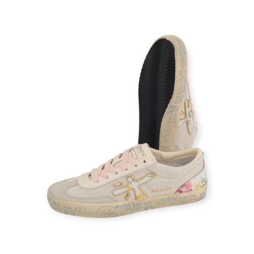 Premiata Davidd var 8103 dames sneaker in het off wit stof en suede. Premiata Davidd var 8103 dames sneaker in het off wit stof en suede.