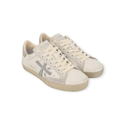 Premiata stevend dames sneaker in off wit leer.