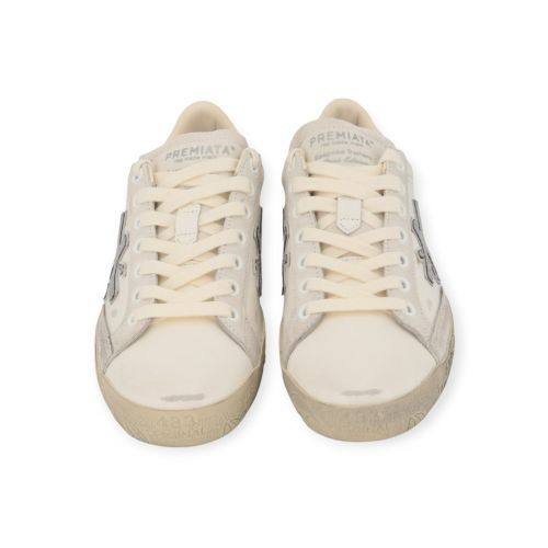 Premiata stevend dames sneaker in off wit leer.