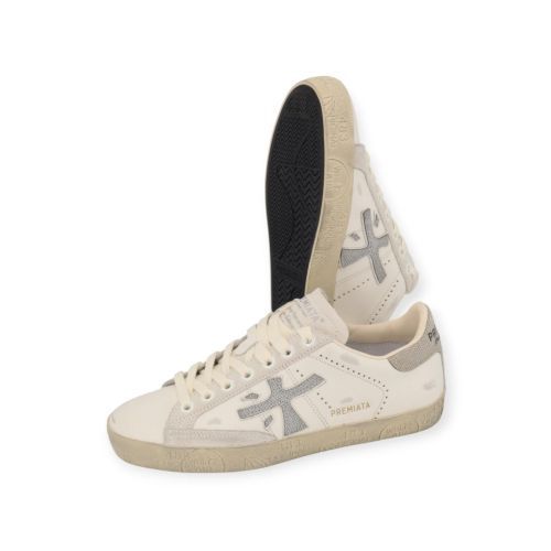 Premiata stevend dames sneaker in off wit leer.