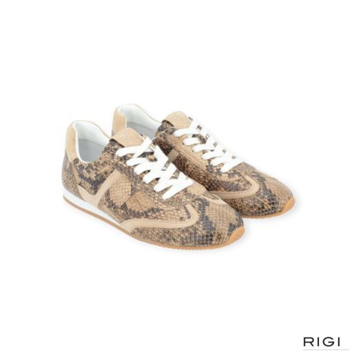 Polo Ralph Lauren sneaker Dani Low Snake in bruine - beige python suède voor dames. Polo Ralph Lauren sneaker Dani Low Snake in bruine - beige python suède voor dames.