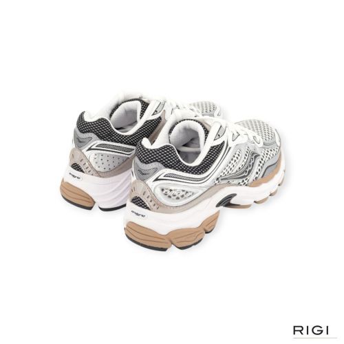 Saucony Progrid Omni 9 dames sneaker in wit met zwart suede en mesh. Saucony Progrid Omni 9 dames sneaker in wit met zwart suede en mesh.