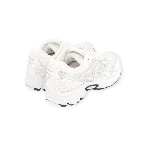 Saucony Ride Millennium dames sneaker in wit met zilver.