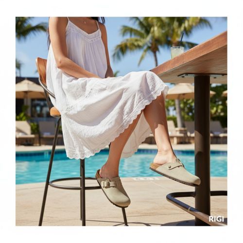 Scholl Fae slipper in lichtgroen suède voor dames.