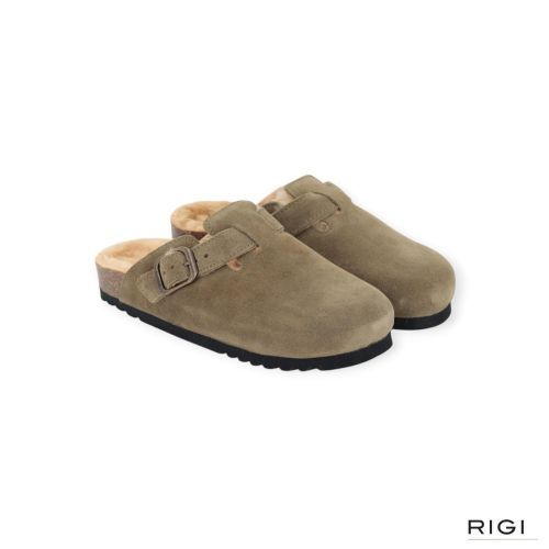 Scholl Fae New F 31810 pantoffel in kaki suède met wol voor dames. Scholl Fae New F 31810 pantoffel in kaki suède met wol voor dames.