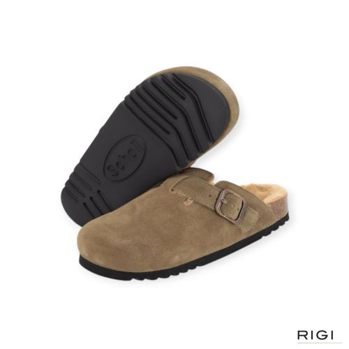 Scholl Fae New F 31810 pantoffel in kaki suède met wol voor dames. Scholl Fae New F 31810 pantoffel in kaki suède met wol voor dames.