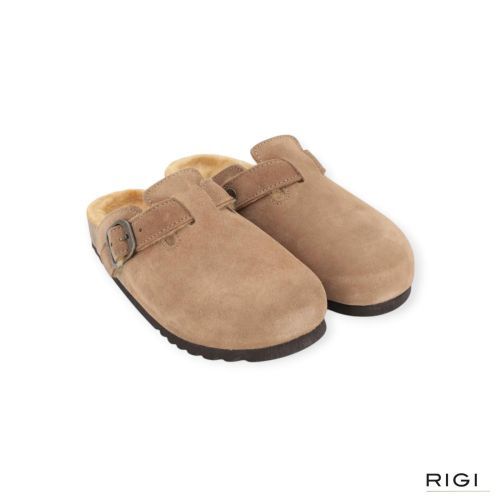 Scholl Fae New F 31810 pantoffel in taupe suède met wol voor dames. Scholl Fae New F 31810 pantoffel in taupe suède met wol voor dames.