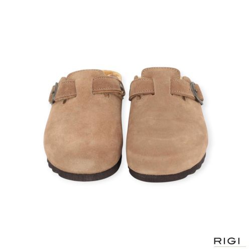 Scholl Fae New F 31810 pantoffel in taupe suède met wol voor dames. Scholl Fae New F 31810 pantoffel in taupe suède met wol voor dames.
