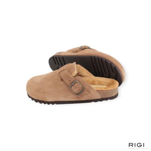 Scholl Fae New F 31810 pantoffel in taupe suède met wol voor dames. Scholl Fae New F 31810 pantoffel in taupe suède met wol voor dames.