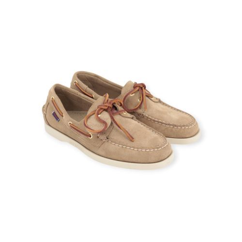 Sebago Docksides Portland Artisan Opera heren bootschoen in beige suede. Sebago Docksides Portland Artisan Opera heren bootschoen in beige suede.