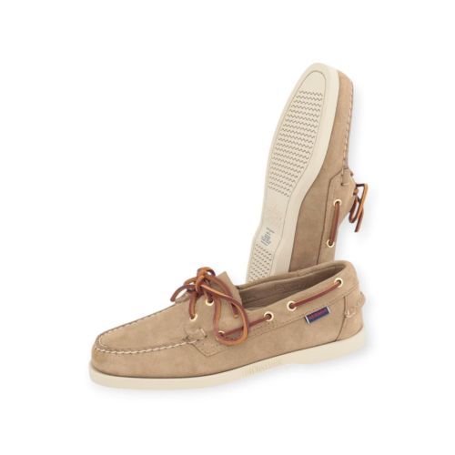 Sebago Docksides Portland Artisan Opera heren bootschoen in beige suede. Sebago Docksides Portland Artisan Opera heren bootschoen in beige suede.