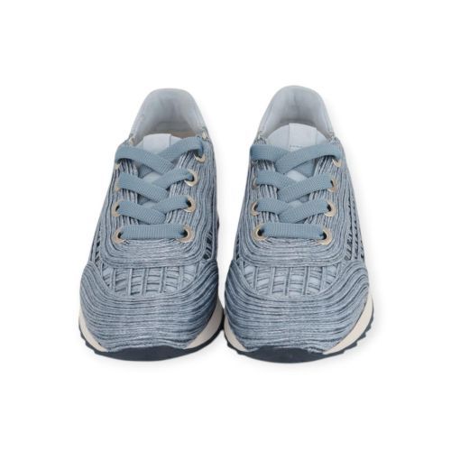 Softwaves Delta sneaker in lichtblauw metallic geperforeerd leer voor dames. Softwaves Delta sneaker in lichtblauw metallic geperforeerd leer voor dames.