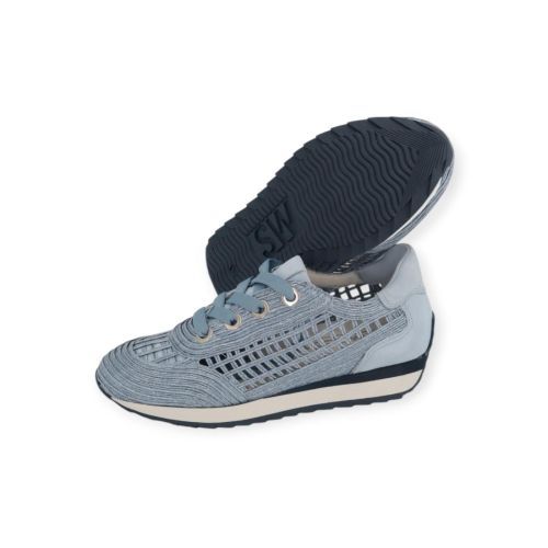 Softwaves Delta sneaker in lichtblauw metallic geperforeerd leer voor dames. Softwaves Delta sneaker in lichtblauw metallic geperforeerd leer voor dames.