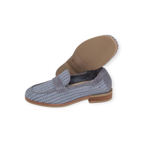 Softwaves Gabele dames mocassin in licht blauw raffia leer.