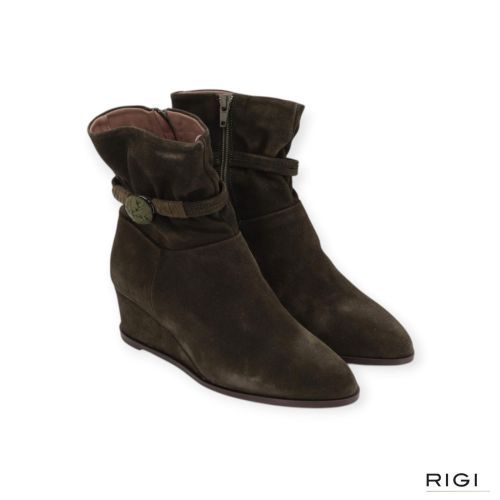Softwaves Garnet dames enkellaars in het groen suede op sleehak. 